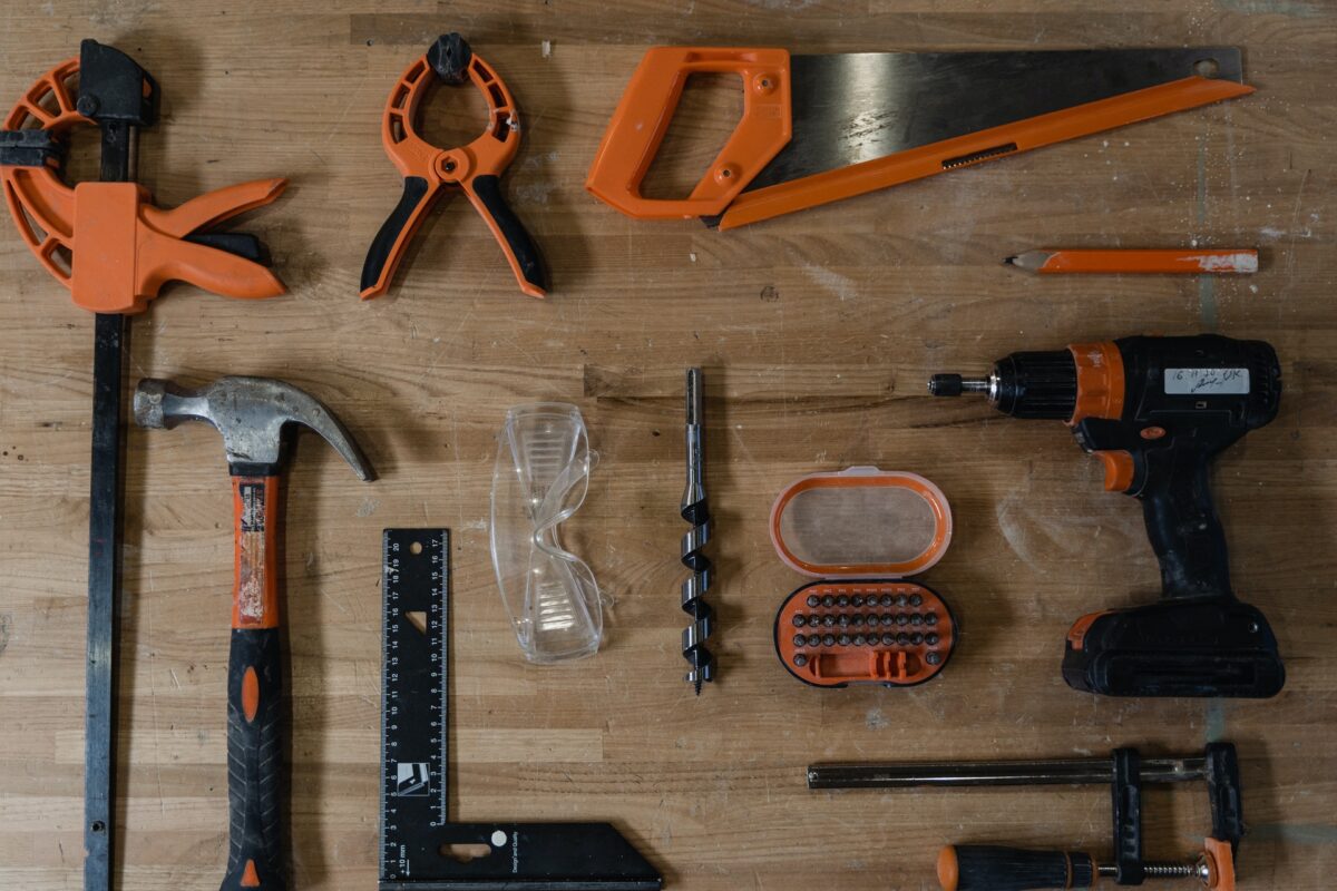 tools-on-bench